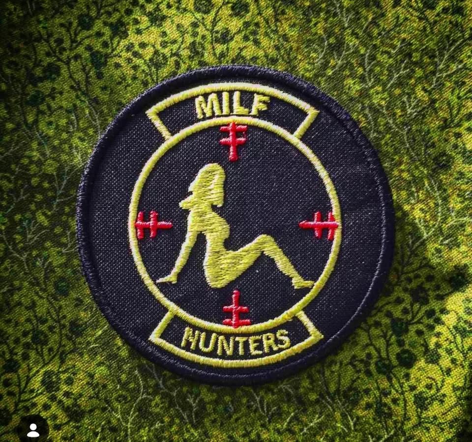 Нашивка "Milf hunters"