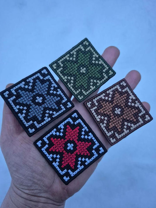 Нашивка вишита хрестиком